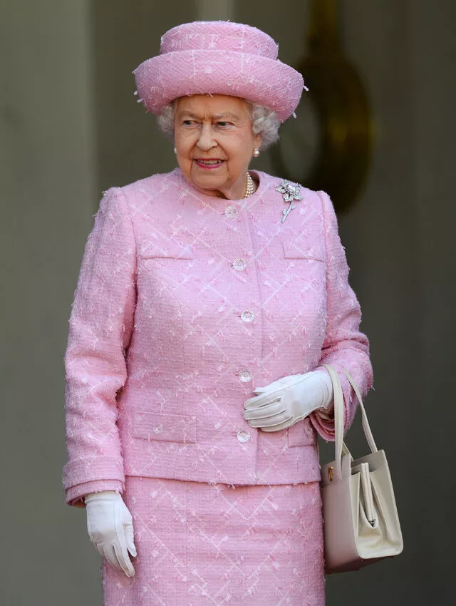 96 yaşındaki İngiltere Kraliçesi 2. Elizabeth hayatını kaybetti! 10 günlük yas başladı 2