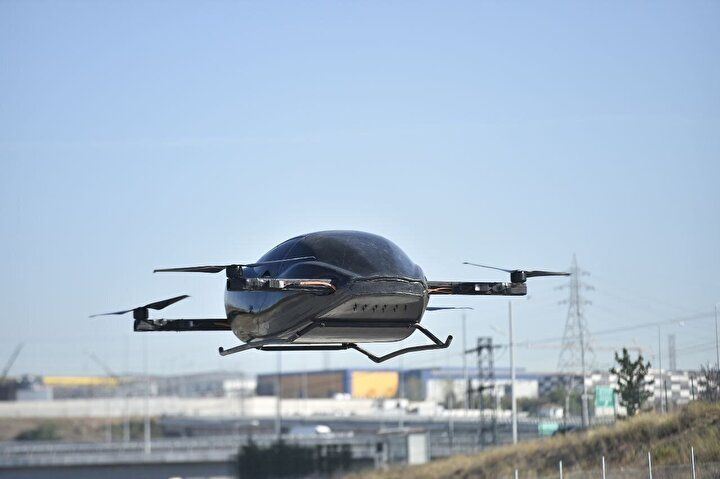 Görenler hayran kaldı: Uçan arabalar semalarda göründü! 1