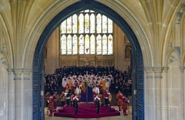 Kraliçe’nin faturası ağır oldu! ABD bile tepki gösterdi 5
