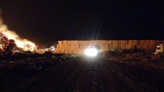 30 milyon liralık balyalar cayır cayır yandı: Görüntüler şaşkına çevirdi! 3