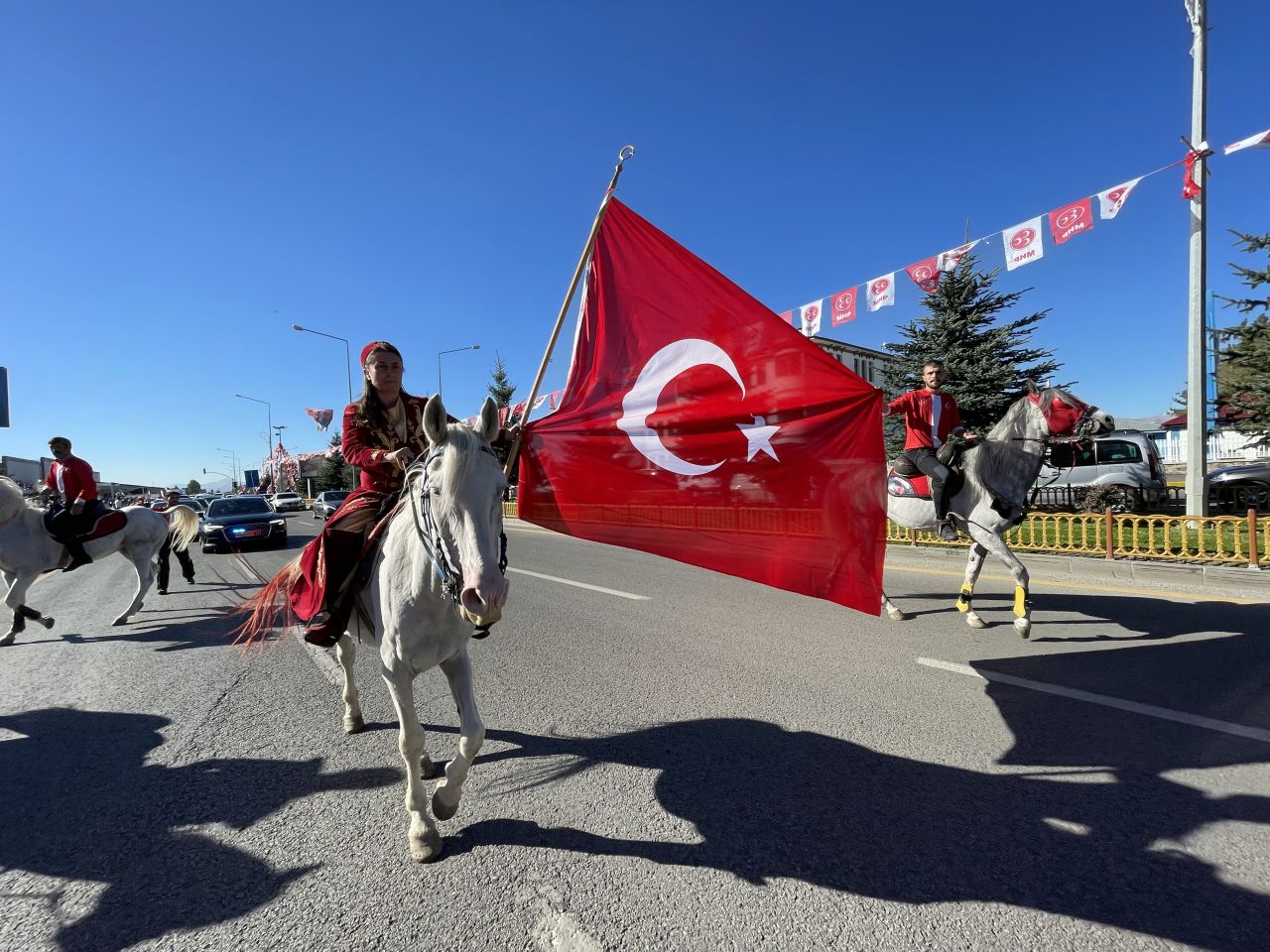Erzurum tarih yazdı! İşte MHP Lideri Devlet Bahçeli'nin mitinginden kareler... 3