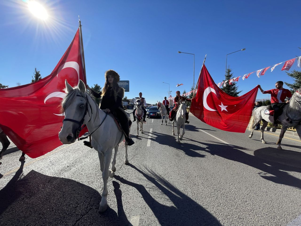 Erzurum tarih yazdı! İşte MHP Lideri Devlet Bahçeli'nin mitinginden kareler... 4