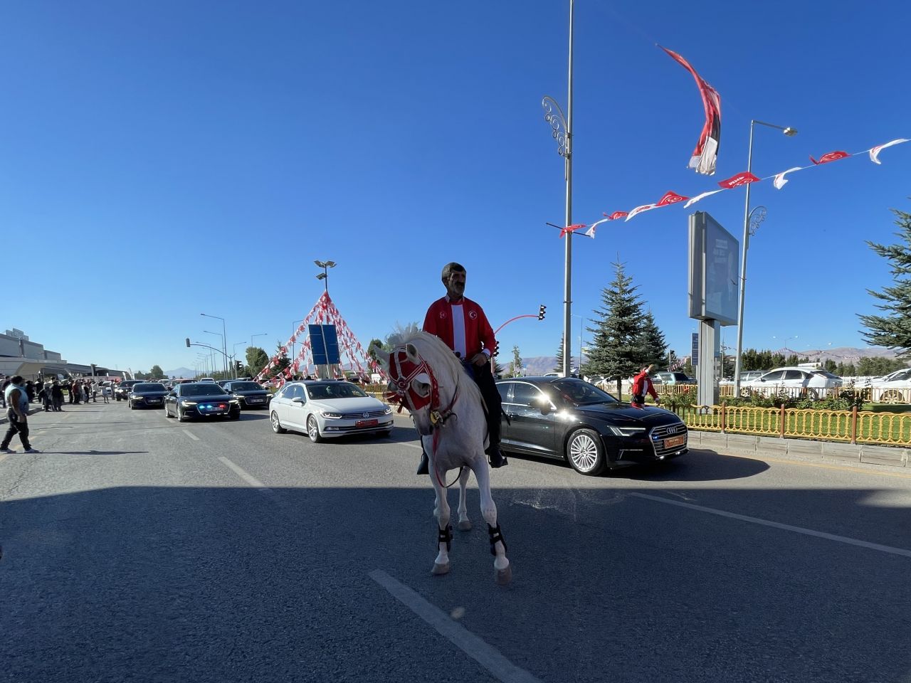 Erzurum tarih yazdı! İşte MHP Lideri Devlet Bahçeli'nin mitinginden kareler... 6