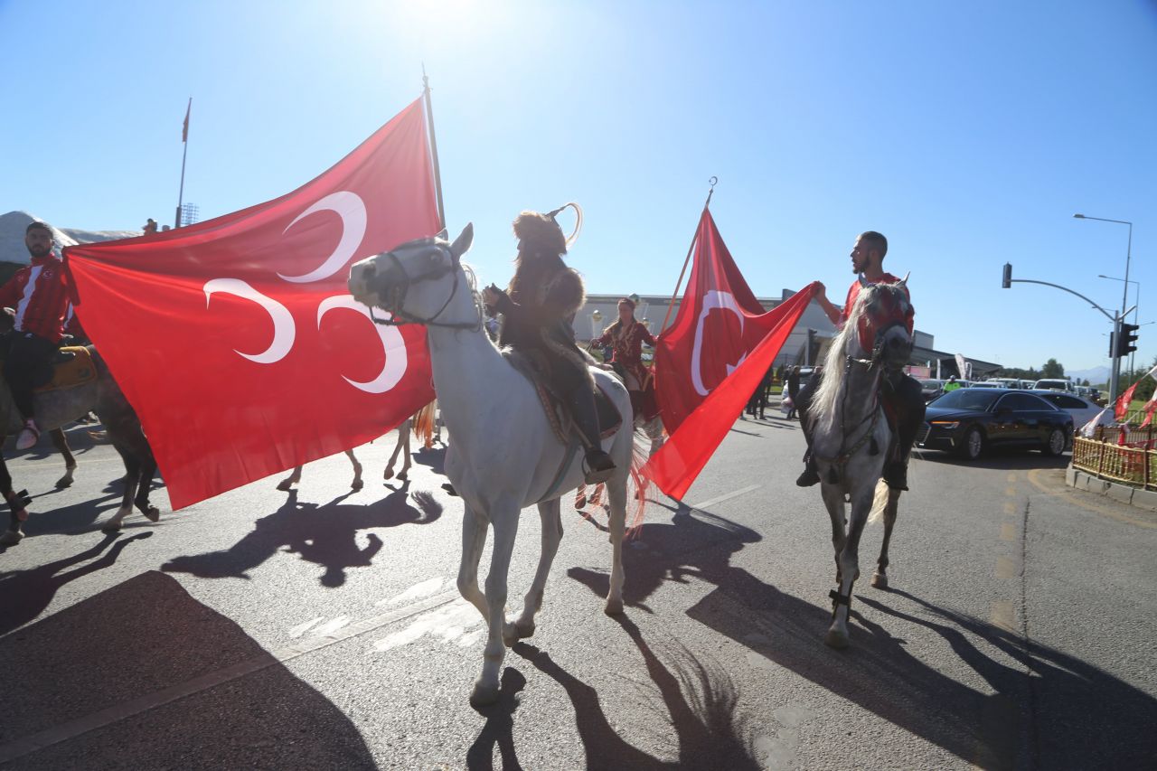 Erzurum tarih yazdı! İşte MHP Lideri Devlet Bahçeli'nin mitinginden kareler... 7