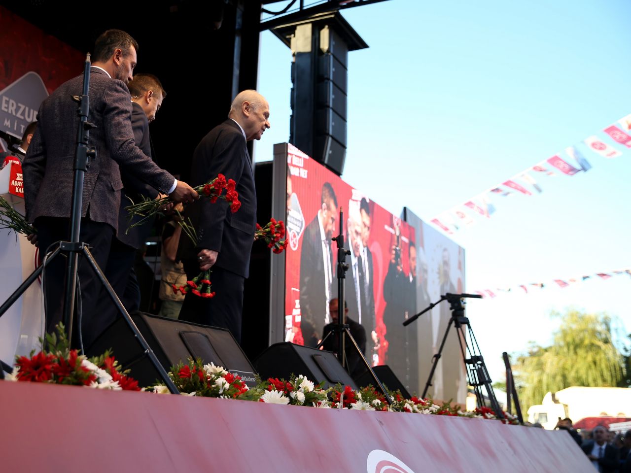 Erzurum tarih yazdı! İşte MHP Lideri Devlet Bahçeli'nin mitinginden kareler... 40