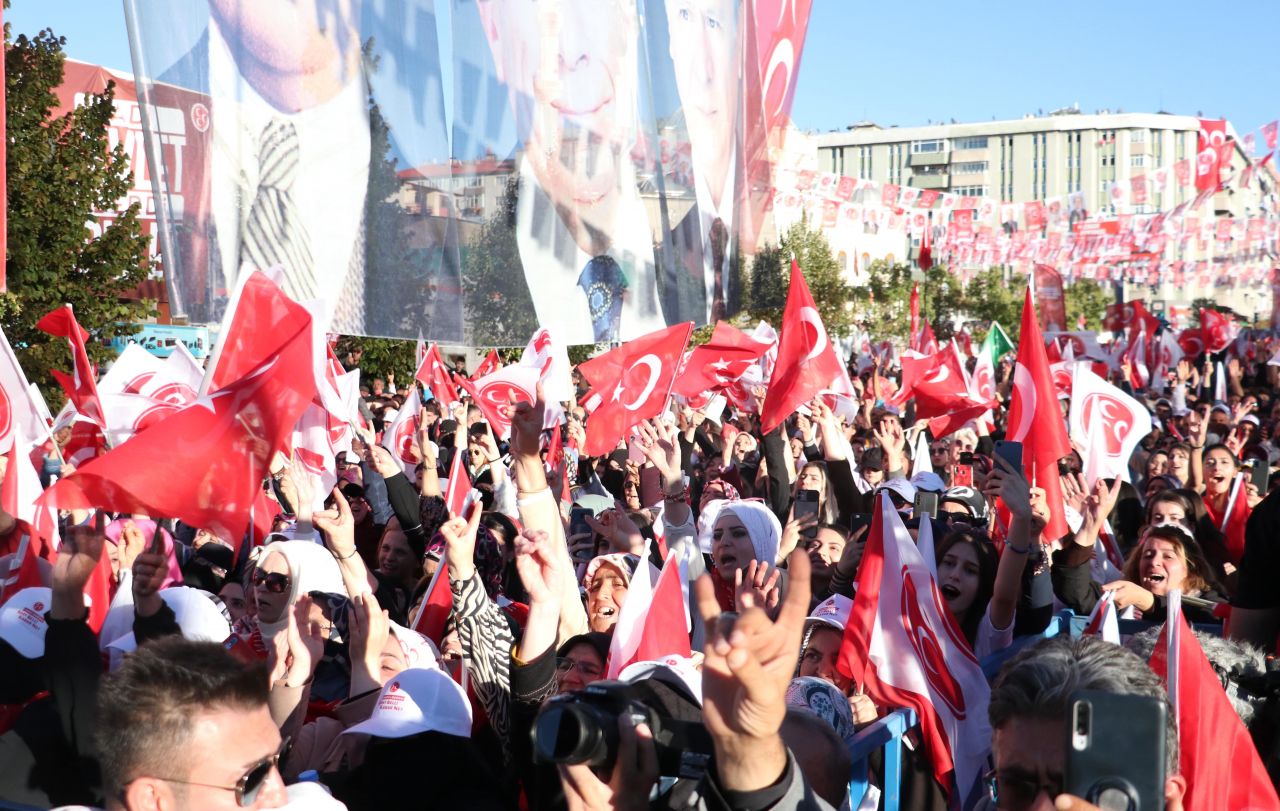 Erzurum tarih yazdı! İşte MHP Lideri Devlet Bahçeli'nin mitinginden kareler... 50