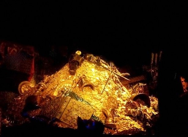 Bahçesinde kazı yaparken dev hazine buldu! Paha biçilemiyor 1