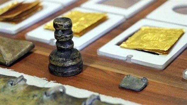 Bahçesinde kazı yaparken dev hazine buldu! Paha biçilemiyor 3