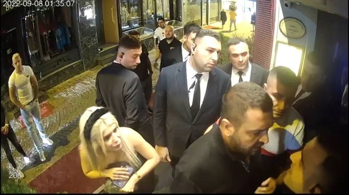 Gece kulübünde yaşanan kavganın detayları ortaya çıktı: Arkadaşımıza kafa atınca... 11
