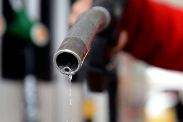 Araç sahiplerine müjde: Benzin ve motorin fiyatlarına indirim kapıda! Güncel akaryakıt fiyatları... 3