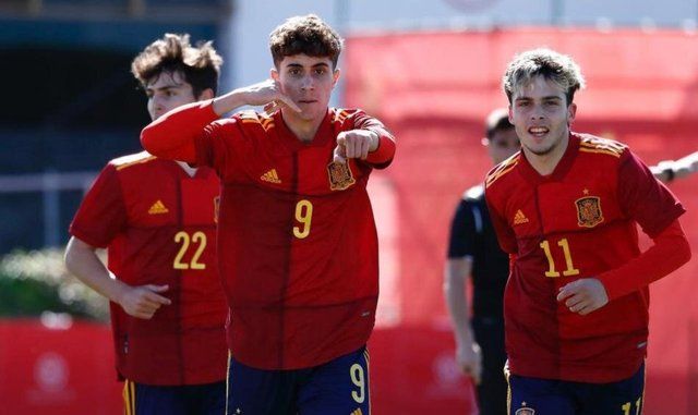 The Guardian Gazetesi en yetenekli genç futbolcuları duyurdu: Tanıdık 3 isim var! 52