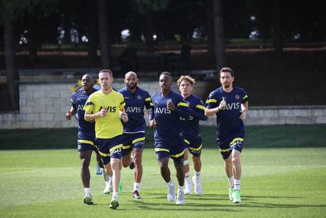 Fenerbahçe - Beşiktaş derbisinde ilk 11'ler netleşiyor: Fenerbahçe 4'lü savunma ile çıkacak! 11