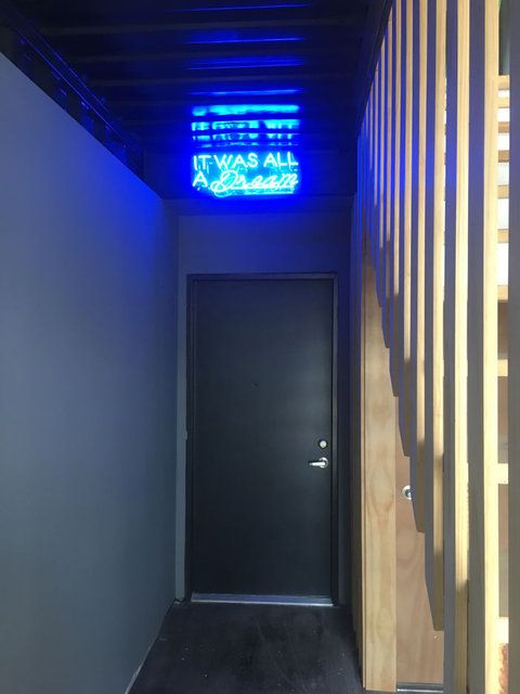 11 adet konteyneri birleştirerek ev yaptı! Siz bir de içini görün: Gözlerinize inanamayacaksınız... 16