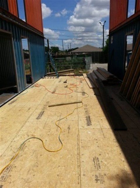 11 adet konteyneri birleştirerek ev yaptı! Siz bir de içini görün: Gözlerinize inanamayacaksınız... 22