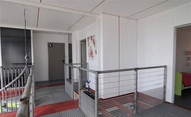 11 adet konteyneri birleştirerek ev yaptı! Siz bir de içini görün: Gözlerinize inanamayacaksınız... 42