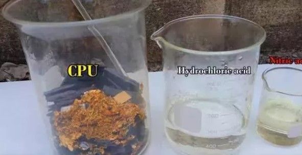 Eski bilgisayarlarınızı sakın atmayın! İçinde altın kaynıyor: İşte altın çıkarma görüntüleri... 16