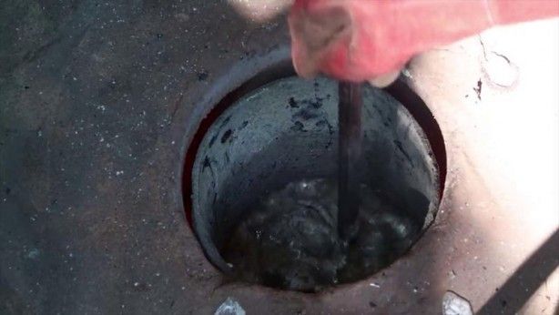 Görenler şoke oldu! Paslı baltaya öyle şeyler yaptı ki... 126