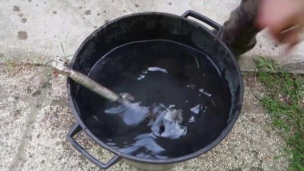 Görenler şoke oldu! Paslı baltaya öyle şeyler yaptı ki... 143