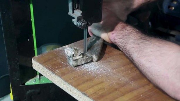 Görenler şoke oldu! Paslı baltaya öyle şeyler yaptı ki... 148