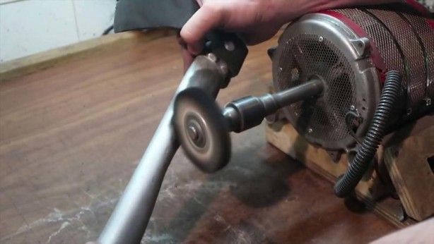 Görenler şoke oldu! Paslı baltaya öyle şeyler yaptı ki... 183