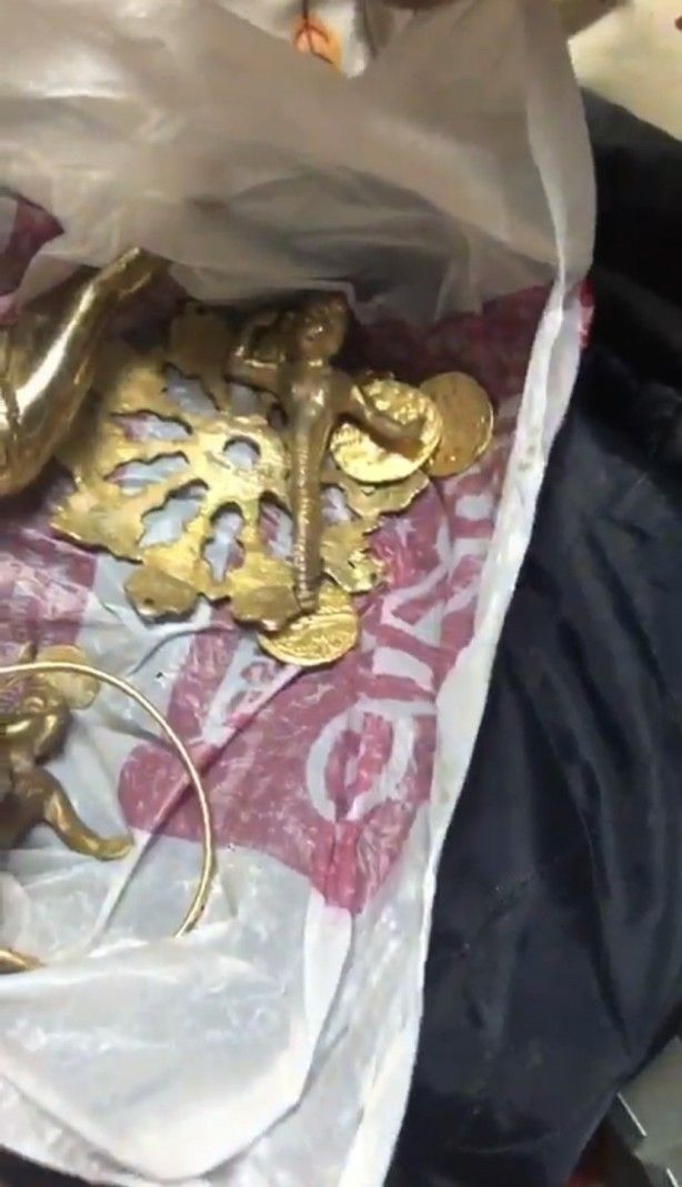 Muş'ta topraktan hazine fışkırdı: Define avcısı üç adamdan birinin yaptıkları şaşkınlık yarattı! 3