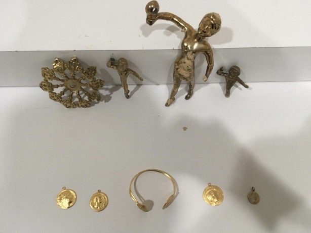 Muş'ta topraktan hazine fışkırdı: Define avcısı üç adamdan birinin yaptıkları şaşkınlık yarattı! 4