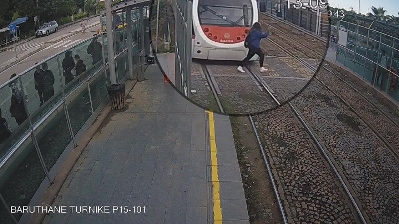 Vatmanın yaptığı ani fren genç kızın hayatını kurtardı 3