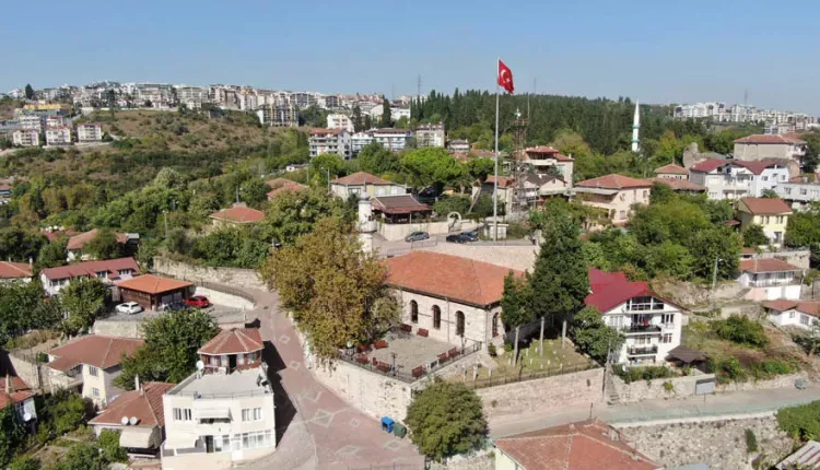 690 yıldır asırlara meydan okuyan cami! Kılıçla Peygamberimizden gelen geleneği yaşatıyorlar 1