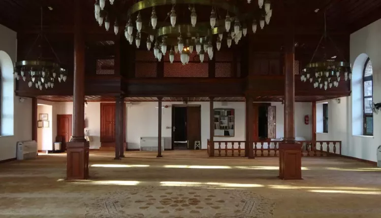 690 yıldır asırlara meydan okuyan cami! Kılıçla Peygamberimizden gelen geleneği yaşatıyorlar 10