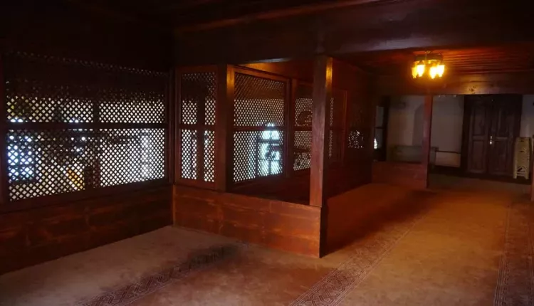 690 yıldır asırlara meydan okuyan cami! Kılıçla Peygamberimizden gelen geleneği yaşatıyorlar 14