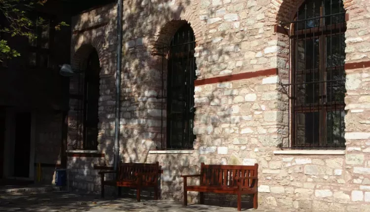 690 yıldır asırlara meydan okuyan cami! Kılıçla Peygamberimizden gelen geleneği yaşatıyorlar 3