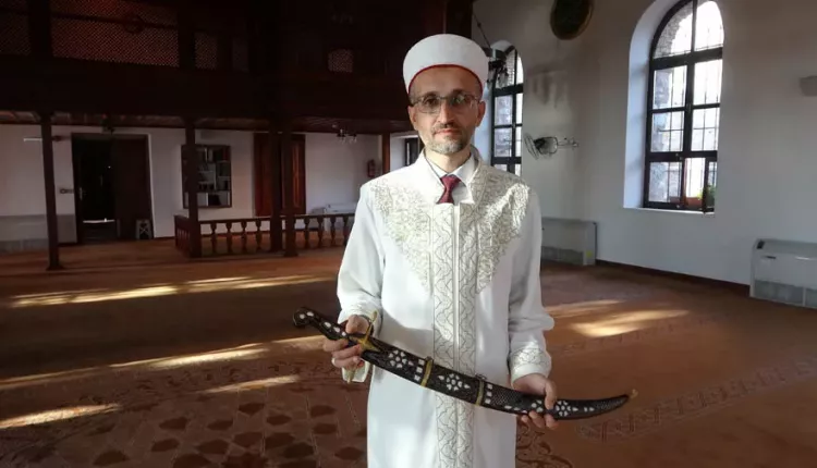 690 yıldır asırlara meydan okuyan cami! Kılıçla Peygamberimizden gelen geleneği yaşatıyorlar 7