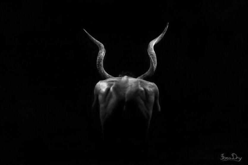 Karakalem ile inanılmaz eserler ortaya çıkarıyor! Görenlerin ağzı açık kalıyor 7