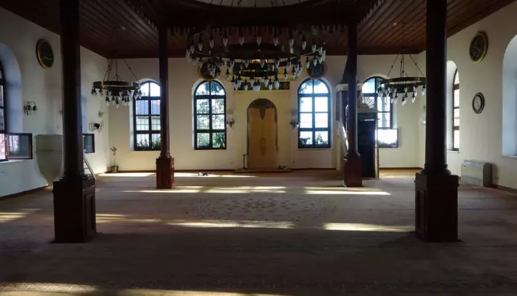 690 yıldır asırlara meydan okuyan cami! Kılıçla Peygamberimizden gelen geleneği yaşatıyorlar 9
