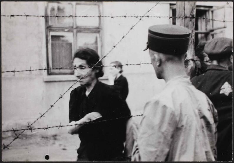 Kanınız donacak: Gömdüğü fotoğraflar Nazi dehşetini gözler önüne serdi! Görenler hayrete düştü... 14