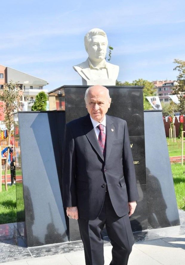 MHP Lideri Devlet Bahçeli Cengiz Aytmatov Parkı'nı inceledi 4
