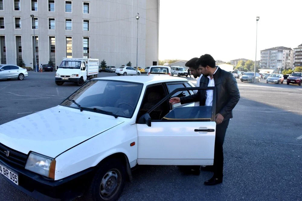 Arabasını cep telefonu ile takas etti! 3