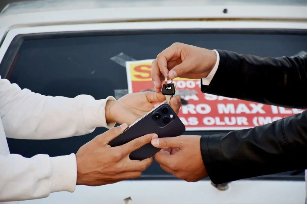 Arabasını cep telefonu ile takas etti! 5