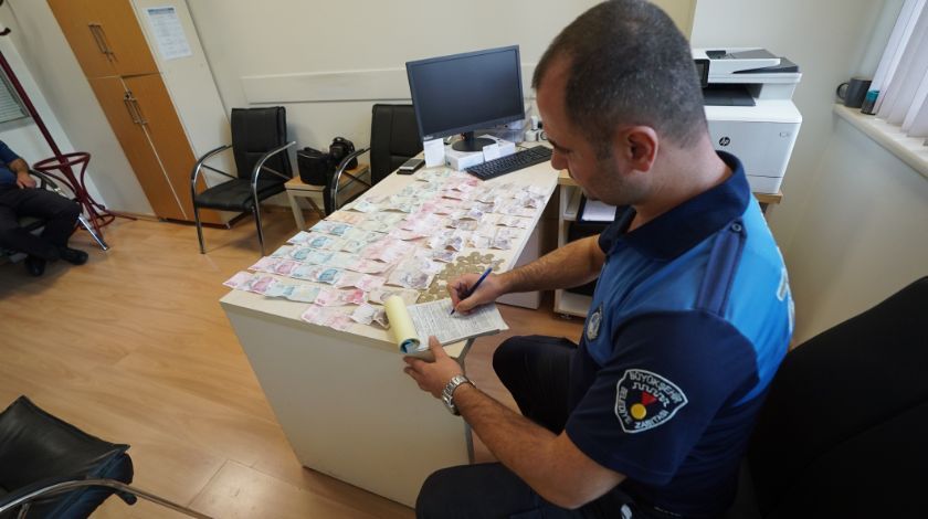 Dilenci 'Banker Arif'in üzerinden çıkan para şaşkına çevirdi! 'Bu benim günlük kazancım' 3