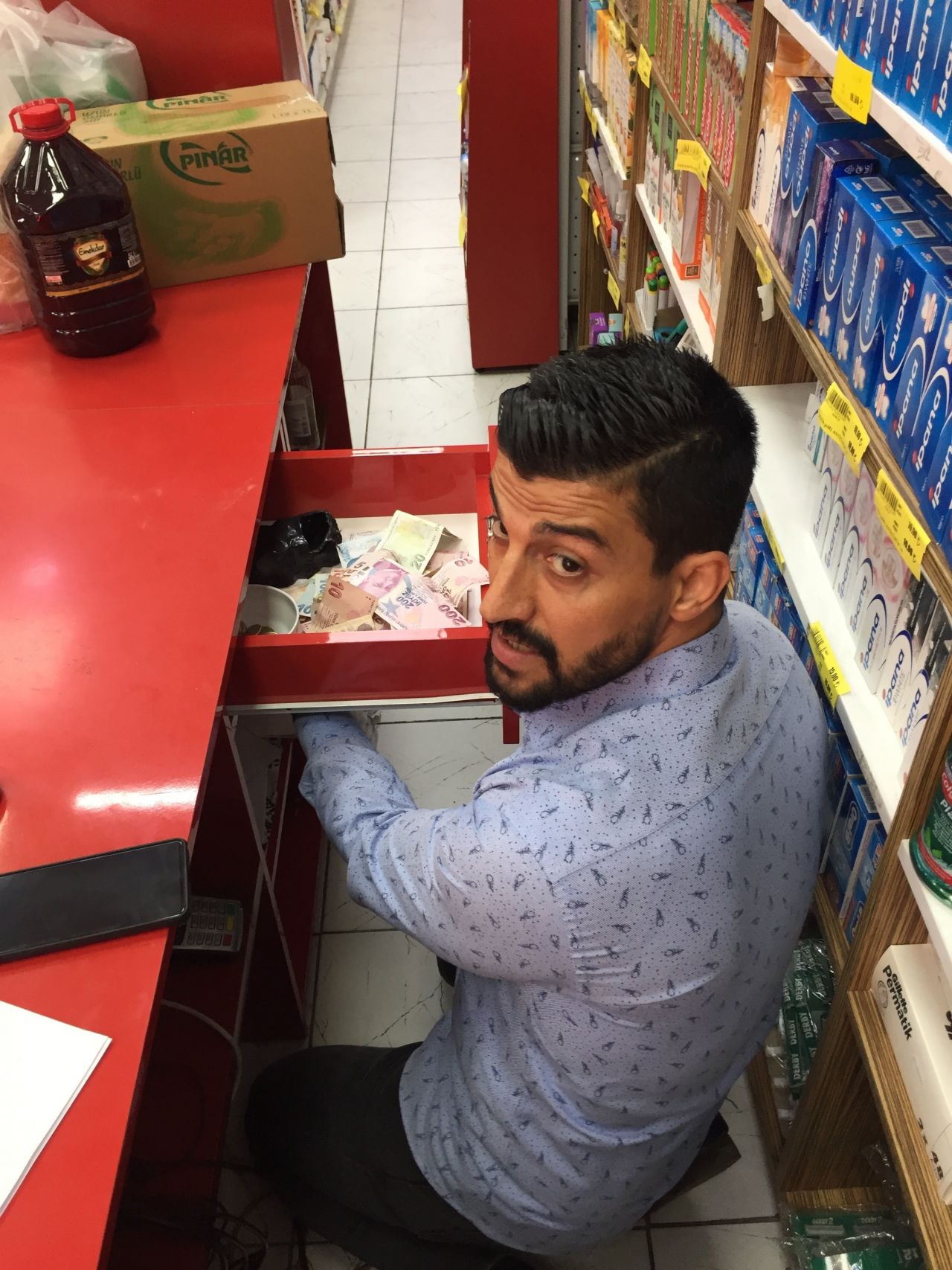 Dükkan sahibini bile hayran bıraktı: Komando gibi girip... 4