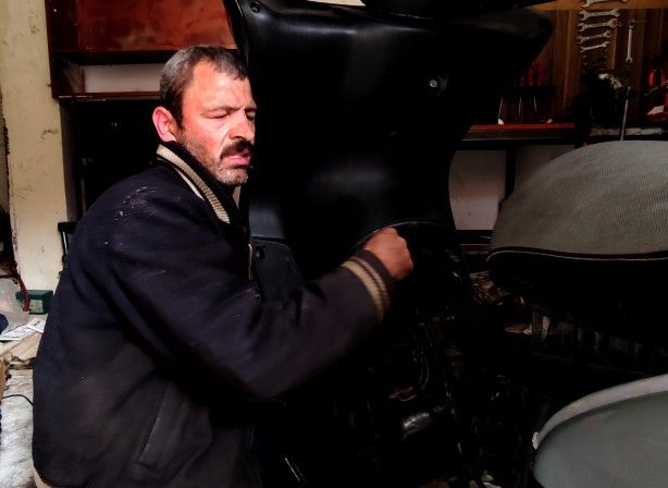 Gözleri görmeyen usta! Öyle bir şey yapıyor ki... Herkes şaşkın 2