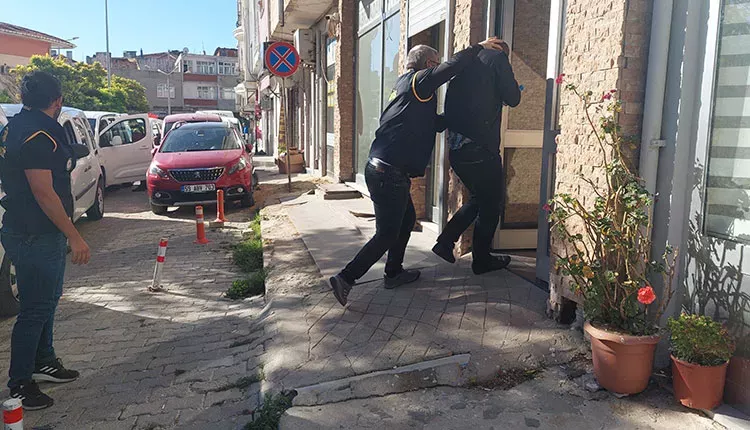 Böyle akraba olmaz olsun! Kiralık hırsız tuttu: 3 milyon değerinde para ve altını çaldırdı... 6