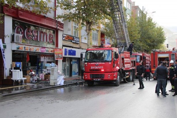Amasya'da korku dolu anlar! Çatıda mahsur kalan 5 çalışan kurtarıldı 5