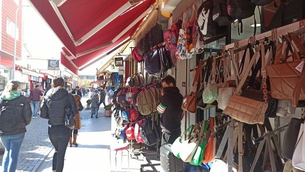 Yine CHP yine skandal: Burunlarını kapatarak geçiyorlar! CHP'nin yönettiği yer 10 yıldır kokuyor 3