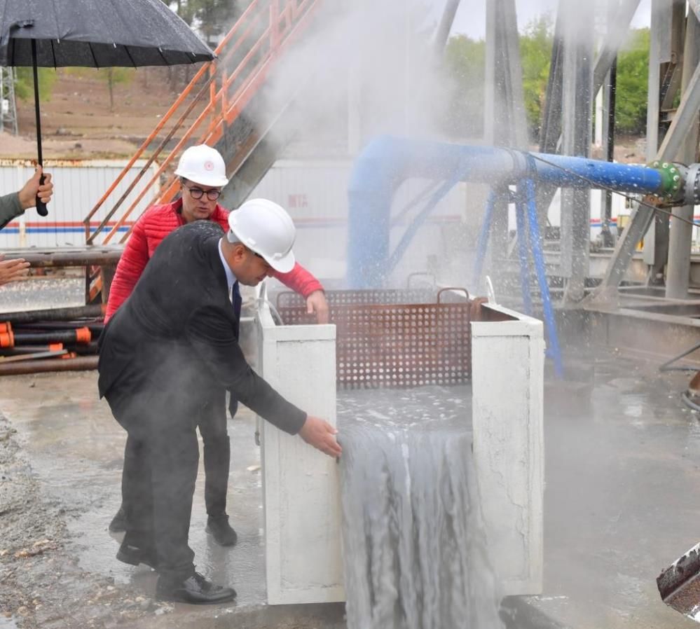 Diyarbakır'da sondaj vurulmuştu! 2 bin metre derinlikten müthiş haber geldi 3