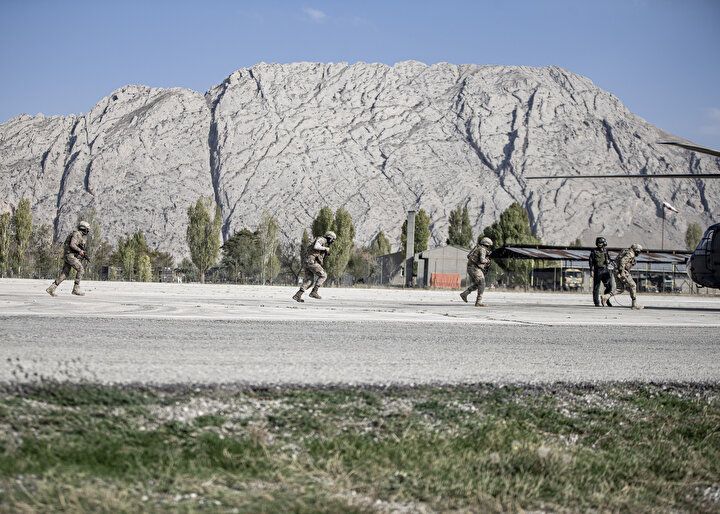 Komandolar Ağrı Dağı'nda görevde: Parola: 'ara bul yok et' 3