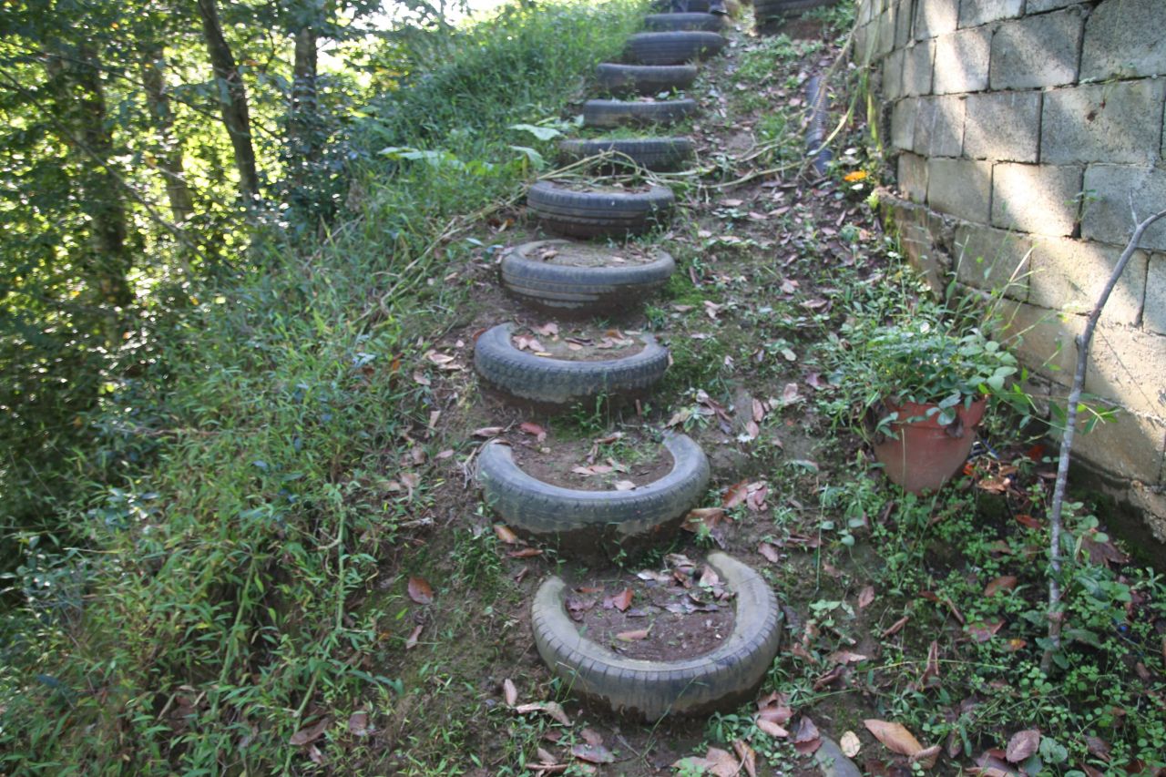 Rizeli yine yaptı yapacağını! Araba lastiklerinden öyle bir şey oluşturdu ki… 2