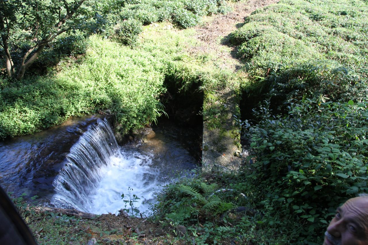 Rizeli yine yaptı yapacağını! Araba lastiklerinden öyle bir şey oluşturdu ki… 3