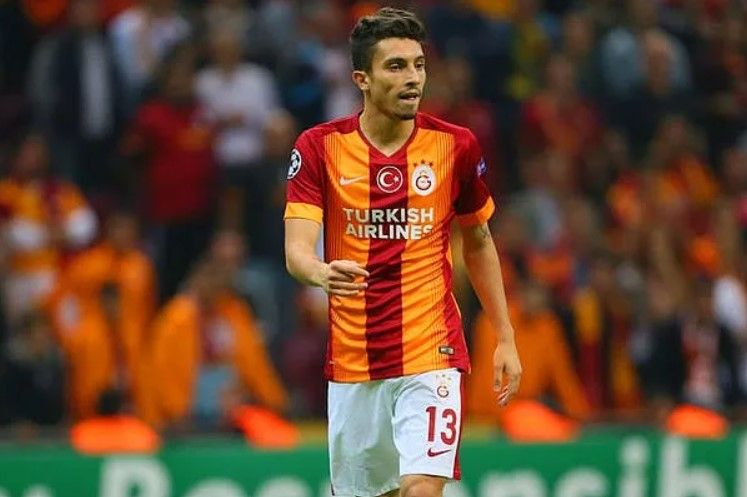 Her futbolcunun hayali! Eski G.Saraylı ağladı 1