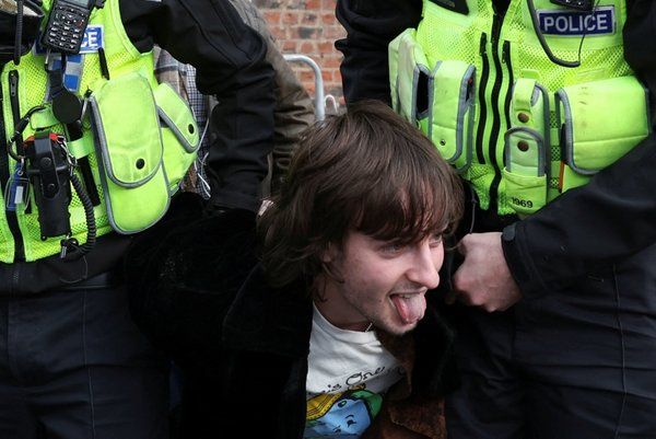 Kral Charles’a yumurtalı saldırı! 3